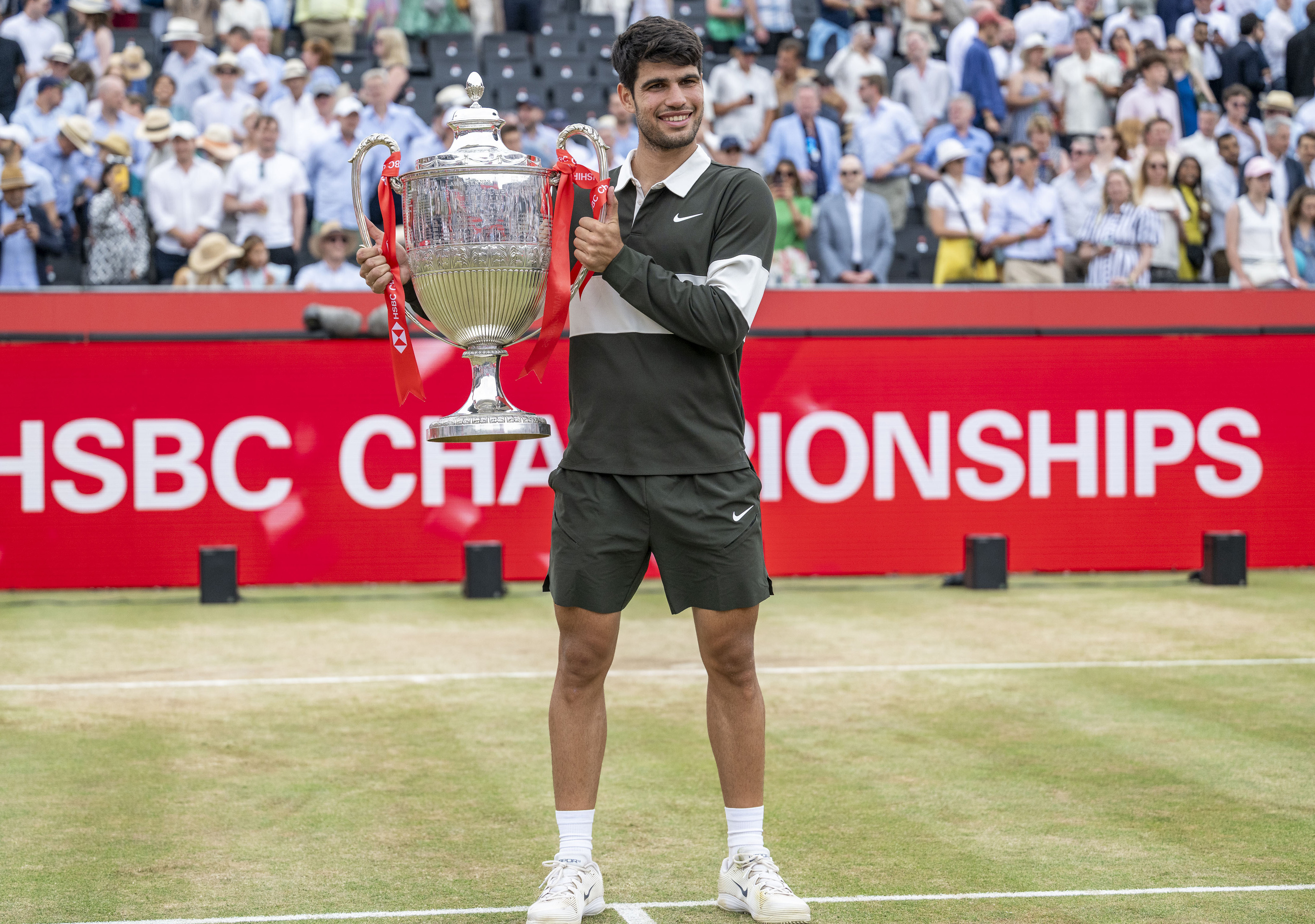 包含意大利网球队轻取美国网球队，阿尔卡拉斯打破历史纪录的词条