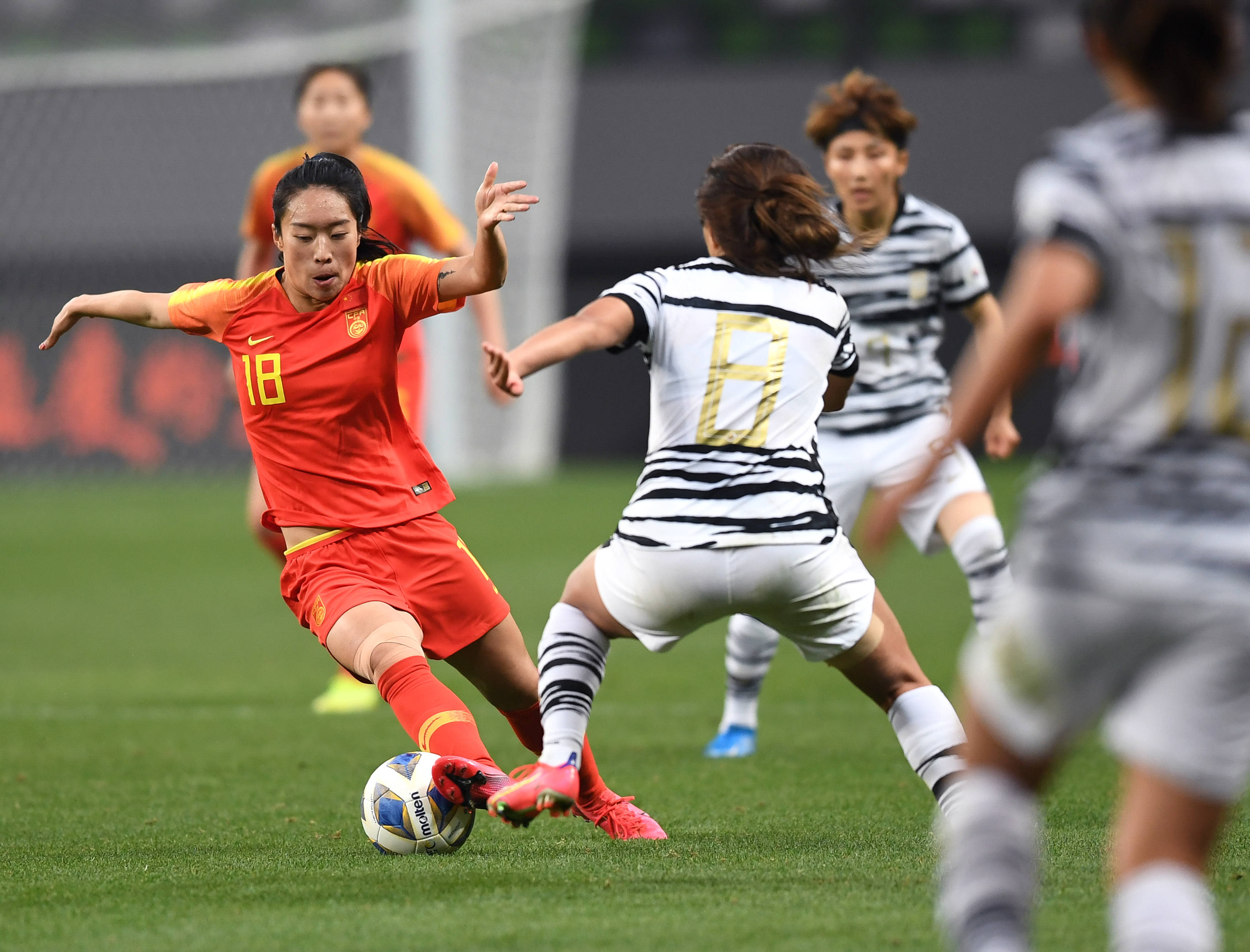 米兰体育入口-热门比赛现场：女足球员实力无敌