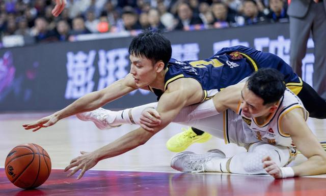 广东队迎战山西队的激烈比赛的简单介绍 广东队迎战山西队的激烈比赛的简单介绍