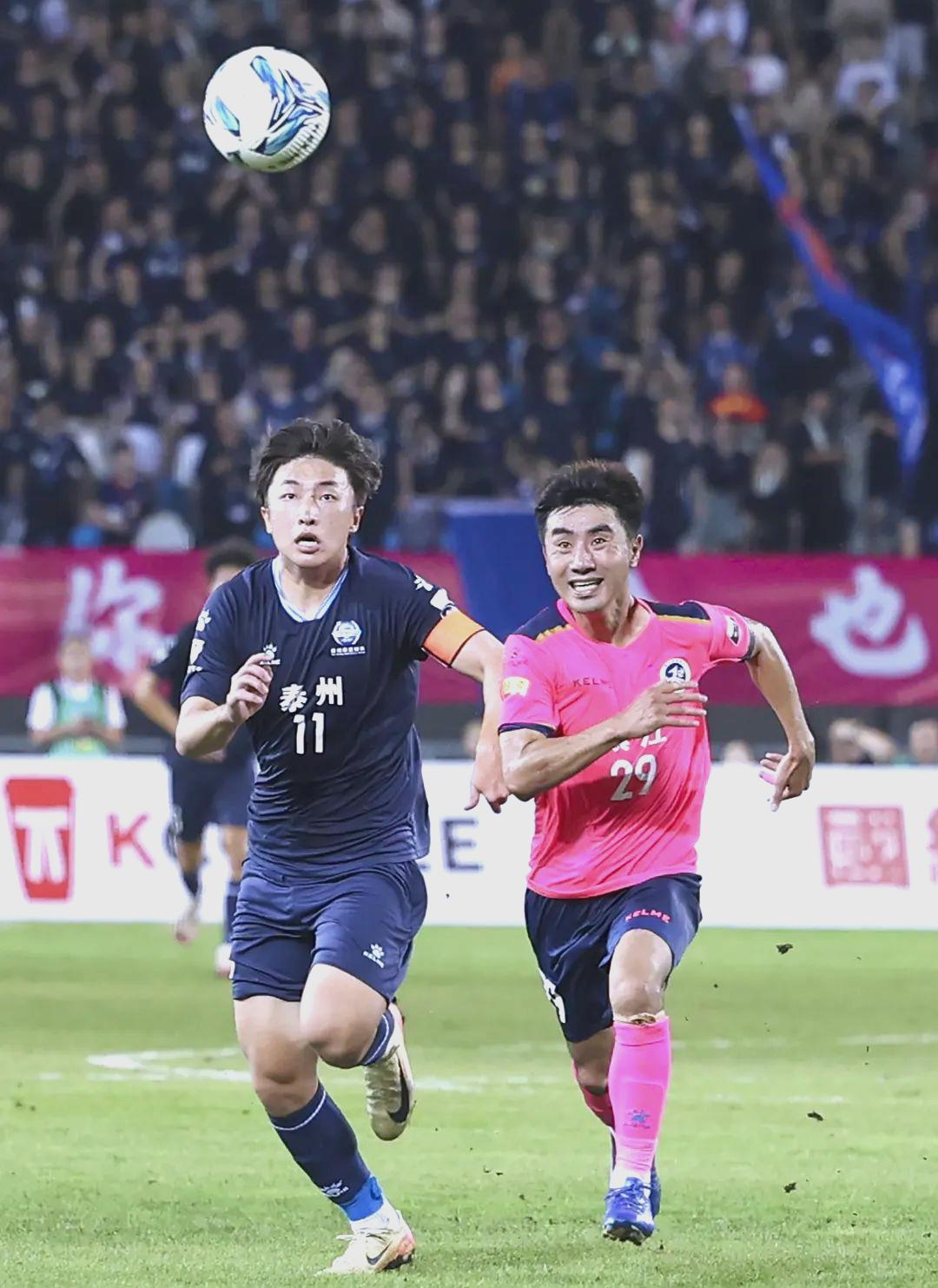 关于年轻球员闪耀舞台，赢得球迷喝彩的信息