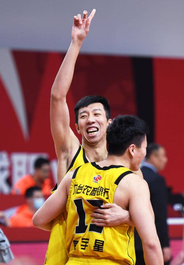 米兰体育-包含四川队绝杀国王,麦科勒姆高光表现的词条